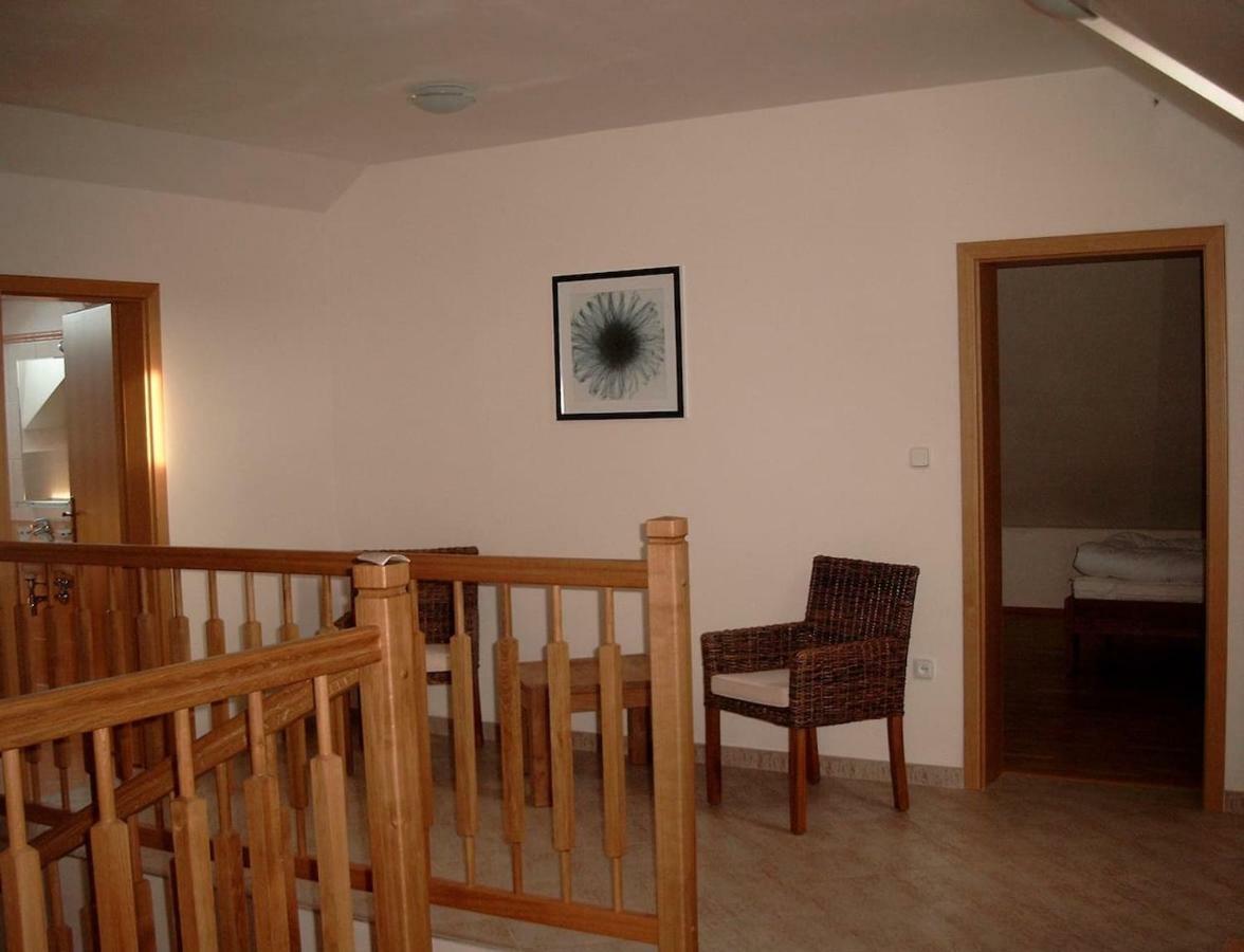 Obora 827 Nova Bystrice Villa Ngoại thất bức ảnh