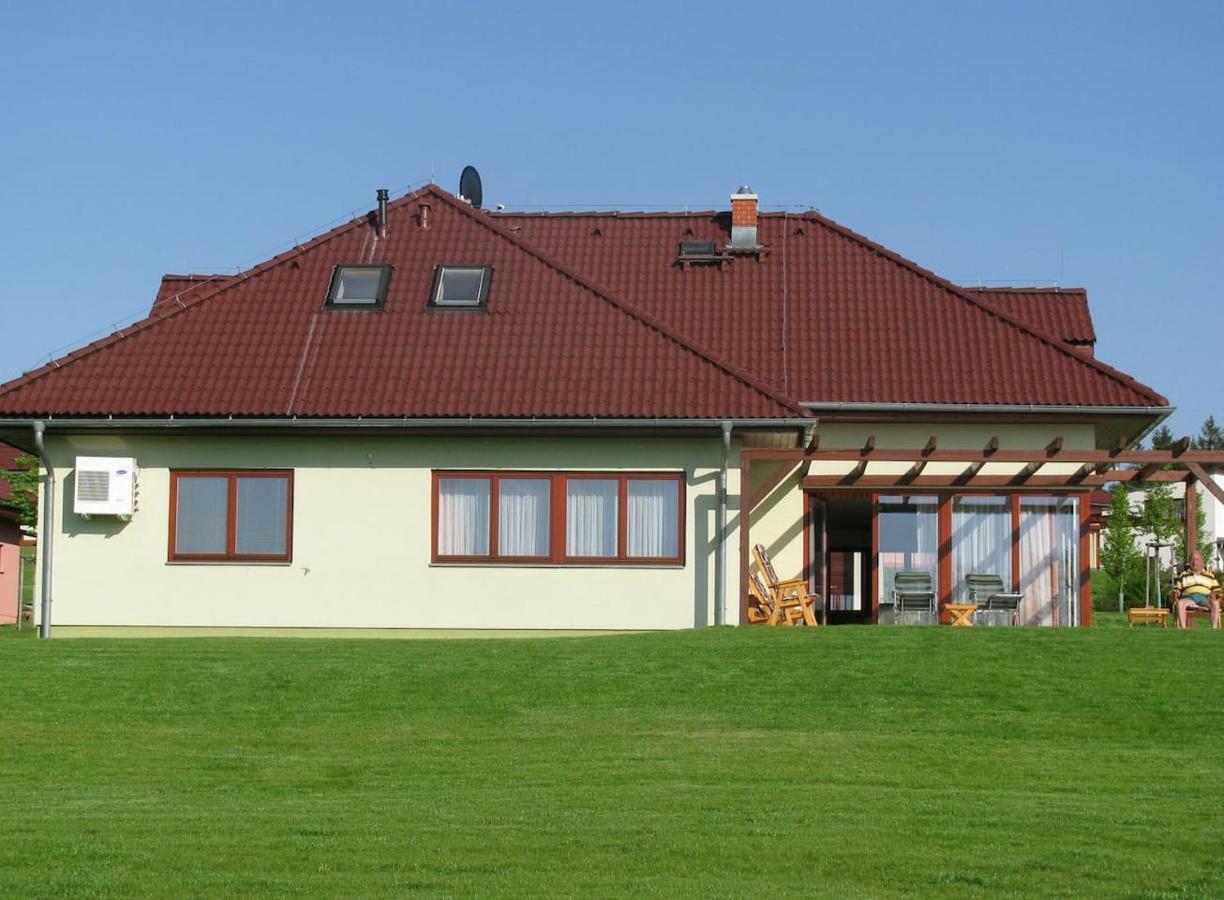 Obora 827 Nova Bystrice Villa Ngoại thất bức ảnh