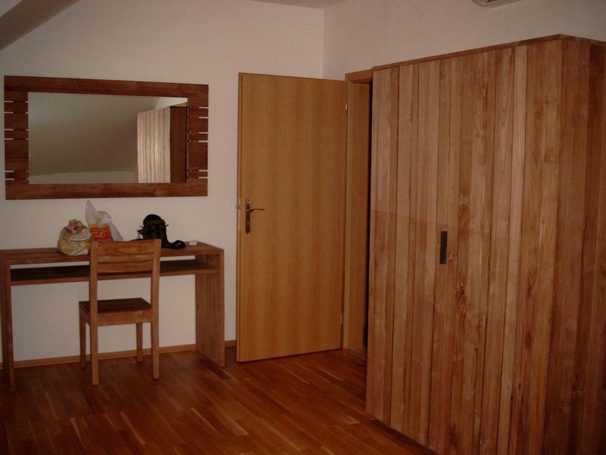 Obora 827 Nova Bystrice Villa Ngoại thất bức ảnh