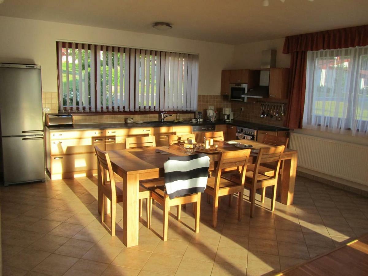 Obora 827 Nova Bystrice Villa Ngoại thất bức ảnh