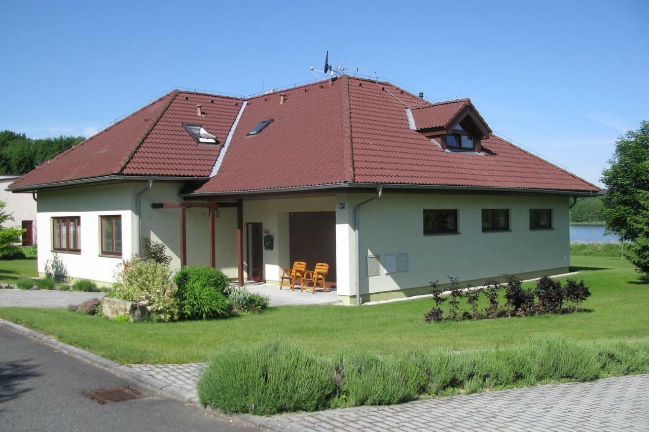 Obora 827 Nova Bystrice Villa Ngoại thất bức ảnh